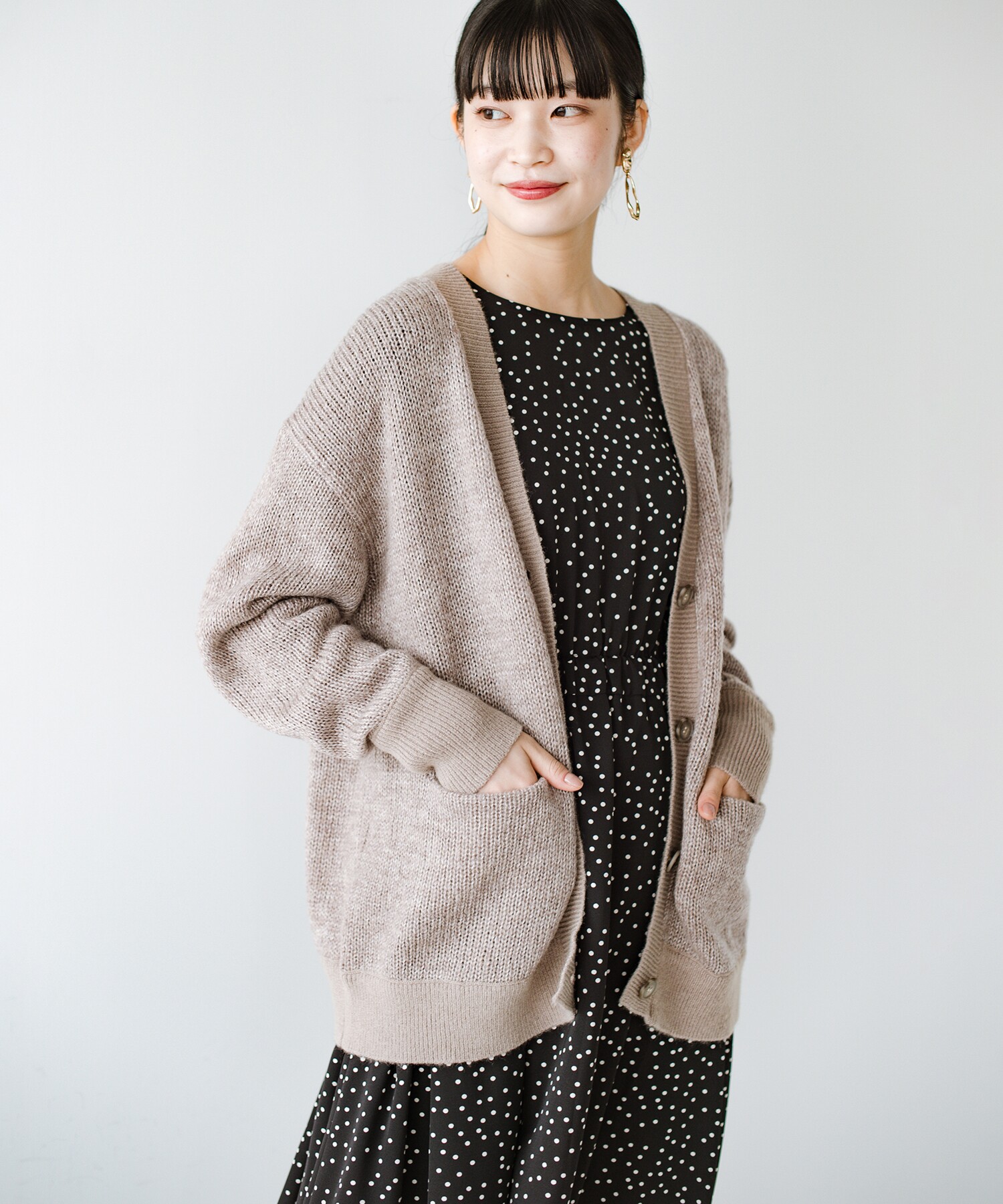 これさえあればお気に入りのワンピースもシャツもロンtも長い季節着られる 便利なオシャレ見えカーディガン By Que Made Me ハコ Haco Magaseek