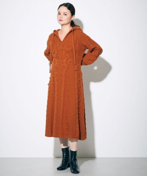 フラワー刺繍フレアニットワンピース グレースコンチネンタル Grace Continental Magaseek