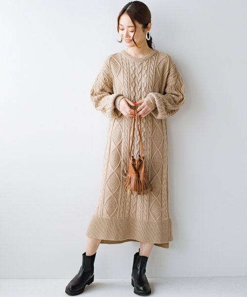 セール ゆるりと着るだけでさっとコーデが決まる 女子のかわいげを２割増しにするケーブルニットワンピース ハコ Haco Magaseek