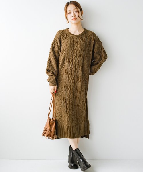 ゆるりと着るだけでさっとコーデが決まる 女子のかわいげを２割増しにするケーブルニットワンピース ハコ Haco Magaseek