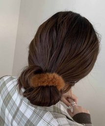 shoppinggo/ヘアゴム シュシュ フワフワ フェイクファー キッズ ヘアアクセサリー 髪飾り こども ホワイト おしゃれ 可愛い かわいい カジュアル/504378307