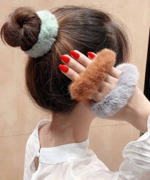 shoppinggo(ショッピングゴー)/ヘアゴム シュシュ フワフワ フェイクファー キッズ ヘアアクセサリー 髪飾り こども ホワイト おしゃれ 可愛い かわいい カジュアル/グリーン