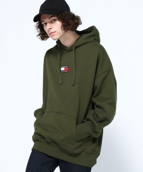 TOMMY JEANS(トミージーンズ)/TJM TOMMY BADGE HOODIE/カーキ