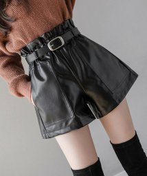 shoppinggo(ショッピングゴー)/ボードショートパンツ ベルト付き　レディース フェイクレザーショートパンツ レザーパンツ 短パン ショーパン/ブラック