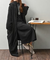 Primazel(プリマゼル)/ふんわりあったか シープボア 着る毛布/ブラック