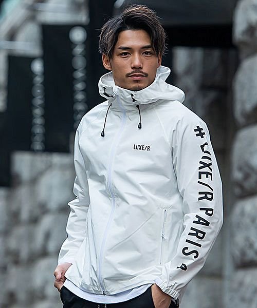 Luxe R ロゴプリント入りジップアップ長袖マウンテンパーカー メンズ ブランド プリント ロゴ ブラック ホワイト 黒 白 蛍光色 ラグジュアリースポーツ エスビーセレクト Sb Select Magaseek Luxe R ロゴプリント入りジップアップ長袖マウンテンパーカー メンズ ブランド プリント ロゴ ブラック ホワイト 黒 白 蛍光色 ラグジュアリースポーツ エスビーセレクト Sb Select Magaseek