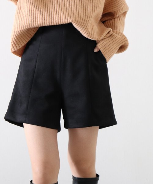 スエードショートパンツ チーク Cheek Magaseek