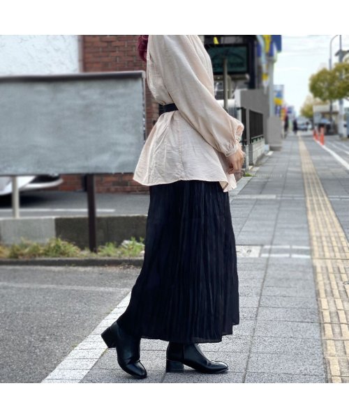 セール エマ Emma 豊かに表情を変える光沢感が高級感をもたらすプリーツスカーチョ Magaseek