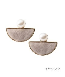 cream dot(クリームドット)/パール×ファーの半月型ピアス/イヤリング/ベージュ