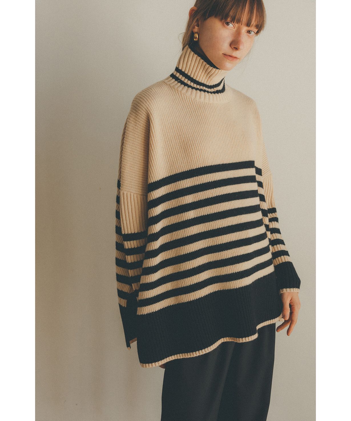 クラネ　Clane turtle wide slit knit tops