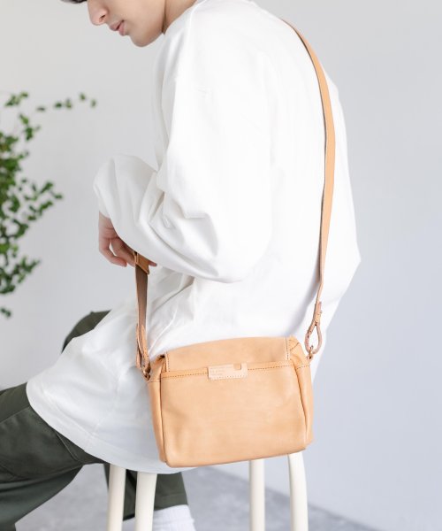 ミニショルダーバッグ メンズ レディース 馬革 本革 ホースレザー 斜め掛け 肩がけ 首かけ フラップ 軽量 コンパクト 小型 フェス アウトドア クリスマス ロッキーモンロー Rocky Monroe Magaseek