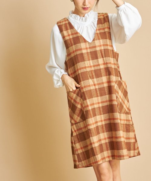 tocco closet(トッコクローゼット)/ポケット付き飾り釦装飾起毛チェックジャンパースカート/BROWN