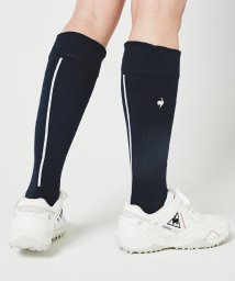 le coq sportif GOLF (ルコックスポルティフ（ゴルフ）)/ゴルファーズソックス(ハイソックス丈)(抗菌防臭/段階的着圧設計/ヒールホールド/土踏まずサポート/滑り止めプリント(足底)/履き口ゆったり仕様/足/ネイビー