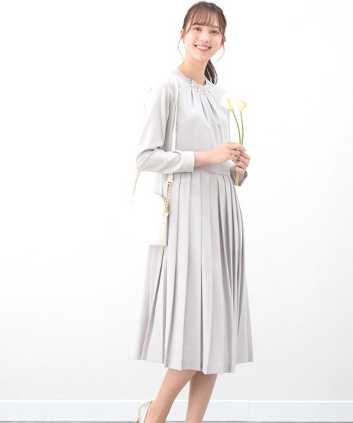 タックパール付きプリーツワンピース 入学式 卒業式 オフィスカジュアル 通勤スタイル エイミーパール バイ パウダーシュガー Eimy Peal By Powder Sugar Magaseek