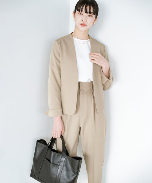 ハコ Haco これさえあればきちんとシーンも怖くない 撥水加工の大人のシンプルジャケット By Que Made Me Magaseek