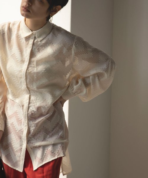 marjour(マージュール)/GEOMETRIC SHEER SHIRTS/オフホワイト