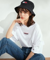 TOMMY JEANS(トミージーンズ)/ロゴバッジTシャツ/ホワイト