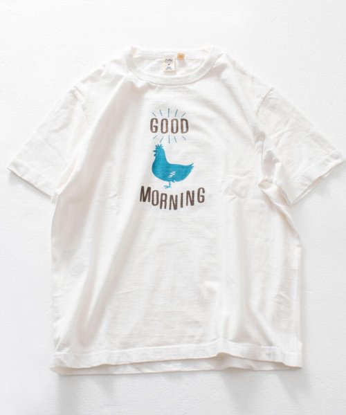 NOLLEY’S goodman(ノーリーズグッドマン)/【BARNS OUTFITTERS】別注 吊り編みTシャツ GOOD MORNING ニワトリ/ホワイト