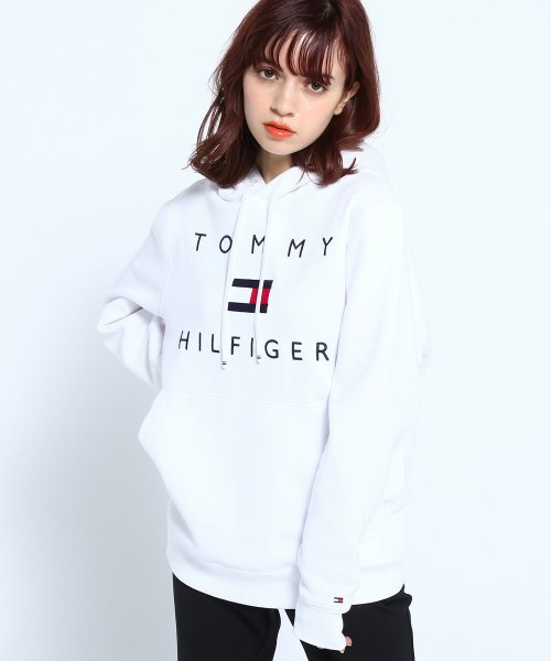 TOMMY HILFIGER(トミーヒルフィガー)/JS M STACKED LOGO POPOVER HOOD/ホワイト