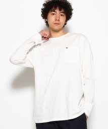 TOMMY HILFIGER(トミーヒルフィガー)/フラッグロゴロングスリーブTシャツ/ホワイト