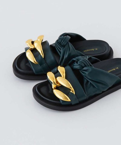 ビッグチェーンモチーフ フットベッドサンダル