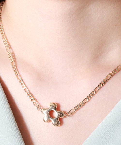 フラワーモチーフネックレス チーク Cheek Magaseek