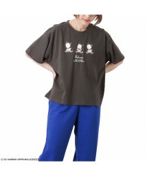 MAC HOUSE(women)(マックハウス（レディース）)/サンリオキャラクターズ スケートボードプリントTシャツ F97036KM/チャコール