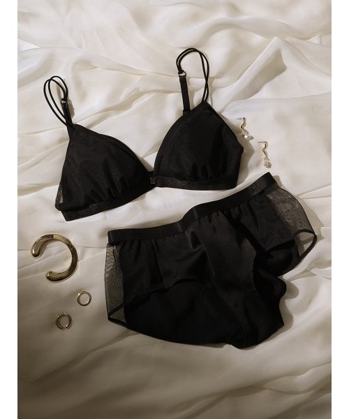 LILY BROWN Lingerie(LILY BROWN Lingerie)/【LILY BROWN Lingerie】シアーチュールサテンコンビ ノンワイヤーブラ・ショーツセット/BLK