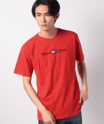 TOMMY JEANS(トミージーンズ)/バッジロゴTシャツ/レッド