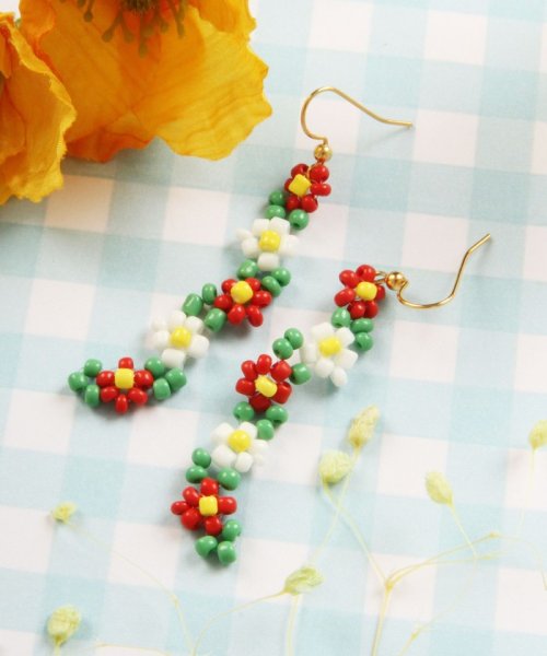 赤と白のお花ビーズピアス ゴールドフィルド ワイスチャーム Wythecharm Magaseek