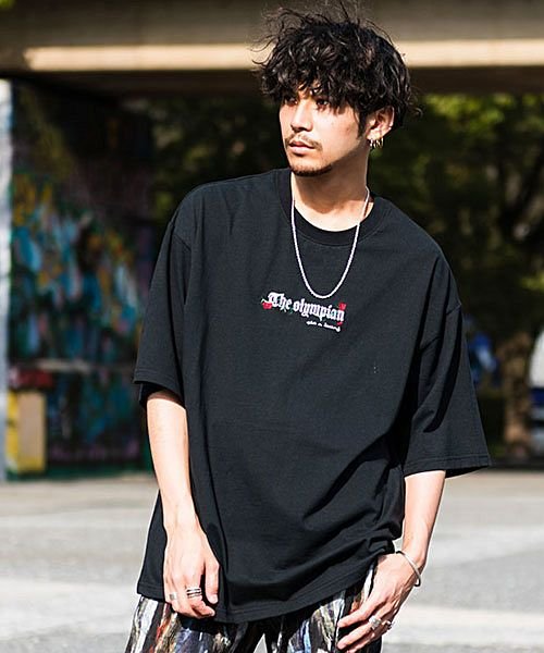 キャバリア Cavaria Cavaria バラ刺繍プリントクルーネック半袖ビッグtシャツ メンズ 半袖 ブランド 大人 ファッション バックプリント ビッグシルエット 刺繍 カジュアル Magaseek