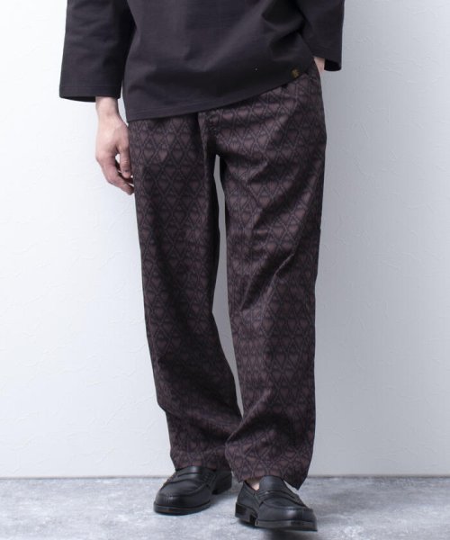 WORK ABOUT(WORK ABOUT)/【WORK ABOUT/ワークアバウト】VACANCE PANTS 総柄プリントイージーパンツ/ブラウン