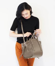 sankyoshokai(サンキョウショウカイ)/[MY BEST BAG]牛革×スエードハンドバッグイタリア製/グレージュ