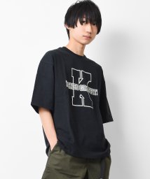 KENES GRAFFITI(ケネスグラフィティ)/KロゴプリントTシャツ/ブラック