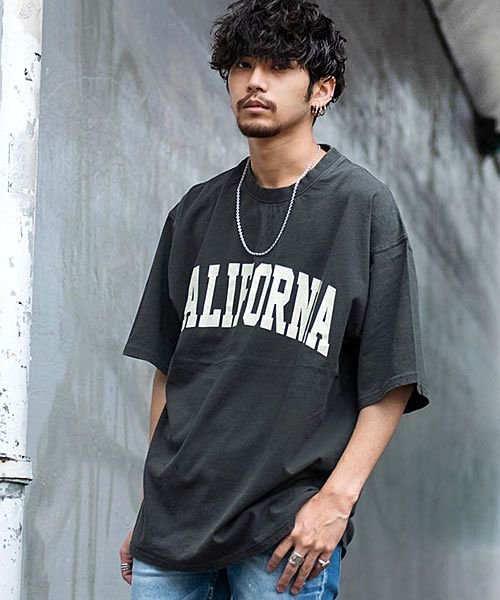 Cavaria ケミカル加工クルーネック半袖ロゴプリントtシャツ メンズ 半袖 ブランド 大人 カジュアル ファッション カットソー トップス カレッジロゴ ア キャバリア Cavaria Magaseek