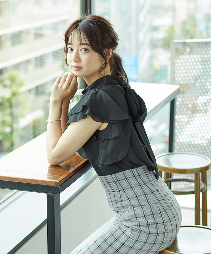 未使用⭐︎プロポーションボディドレッシング　ラッフルリボンブラウス