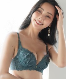 fran de lingerie(フランデランジェリー)/シックな華ありランジェリーすっきりラインの谷間メイクブラ 「シャイニーフルール ブラジャー（ワイヤー有り）」 ブラジャー/グリーン