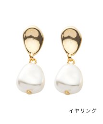 cream dot/メタル×艶めくバロックパール風イヤリング/ピアス/504714829