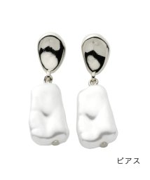 cream dot/メタル×艶めくバロックパール風イヤリング/ピアス/504714829