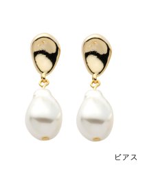 cream dot/メタル×艶めくバロックパール風イヤリング/ピアス/504714829