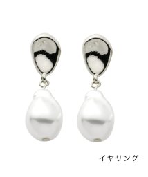 cream dot/メタル×艶めくバロックパール風イヤリング/ピアス/504714829