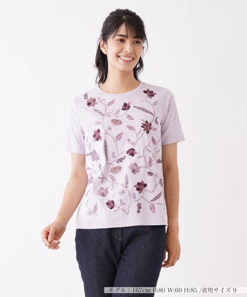 Leilian(レリアン)/【店頭人気】刺繍×プリントクルーネックTシャツ/ラベンダー