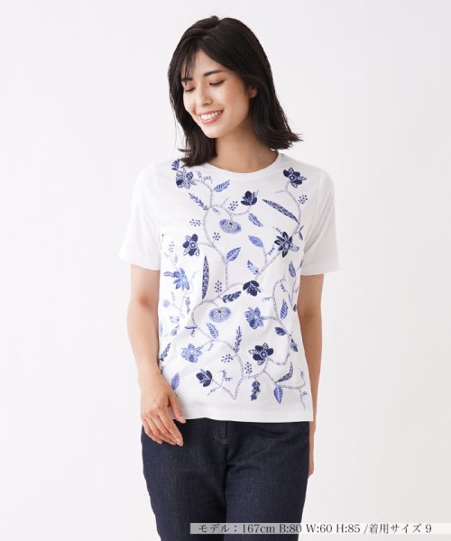 Leilian(レリアン)/【店頭人気】刺繍×プリントクルーネックTシャツ/ホワイト