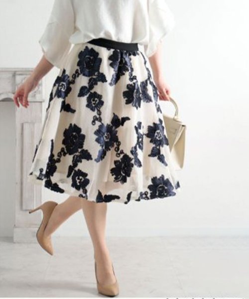 Sawa a la mode(サワアラモード)/リボン刺繍の花模様フレアAラインスカート/ベージュ
