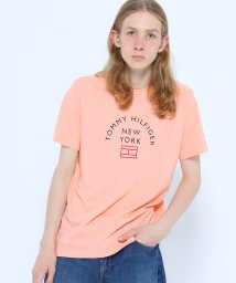 TOMMY HILFIGER(トミーヒルフィガー)/アーチロゴプリントTシャツ/ピンク