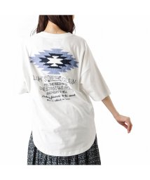 MAC HOUSE(women)(マックハウス（レディース）)/UNDERWRAPS アンダーラップス ラウンドヘムオルテガ柄Tシャツ 84006－2/ホワイト