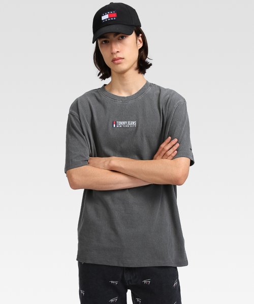 TOMMY JEANS(トミージーンズ)/ターンフラッグエンブロイダリーTシャツ/ブラック