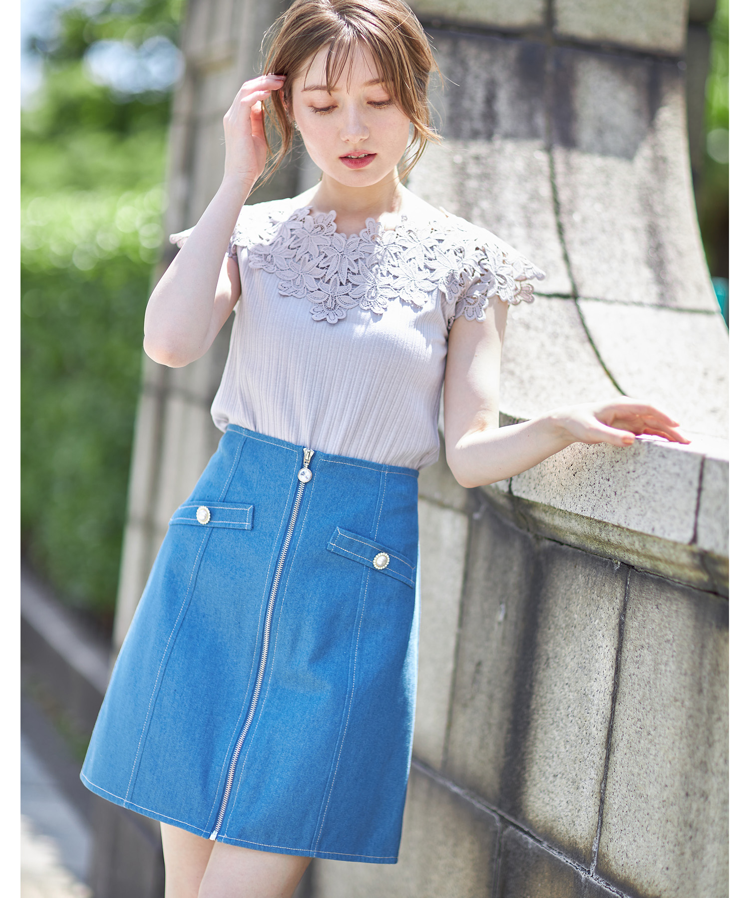 ビジューファスナー付きフラワーパール装飾ステッチ入りデニム台形スカート トッコクローゼット Tocco Closet Magaseek