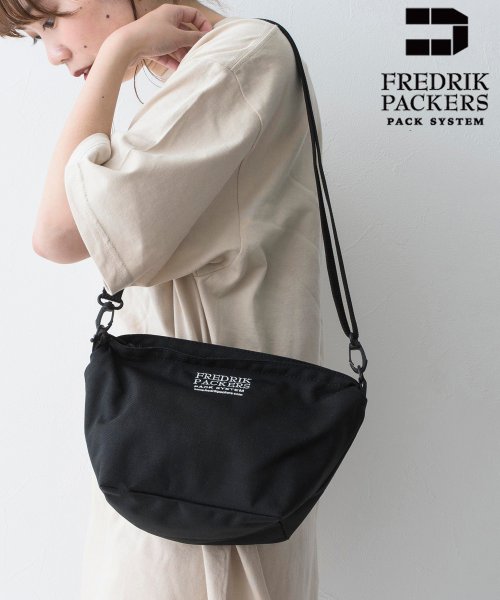 FREDRIK PACKERS(FREDRIK PACKERS)/【FREDRIK PACKERS / フレドリックパッカーズ】 FAM SHOULDER M ミニショルダーサコッシュ ショルダーバッグ ミニサコッシュ ロゴ/ブラック 