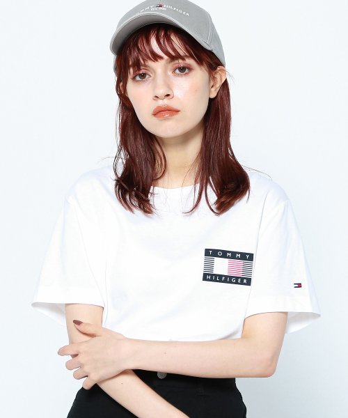 TOMMY HILFIGER(トミーヒルフィガー)/WCC CHEST CORP TEE/ホワイト